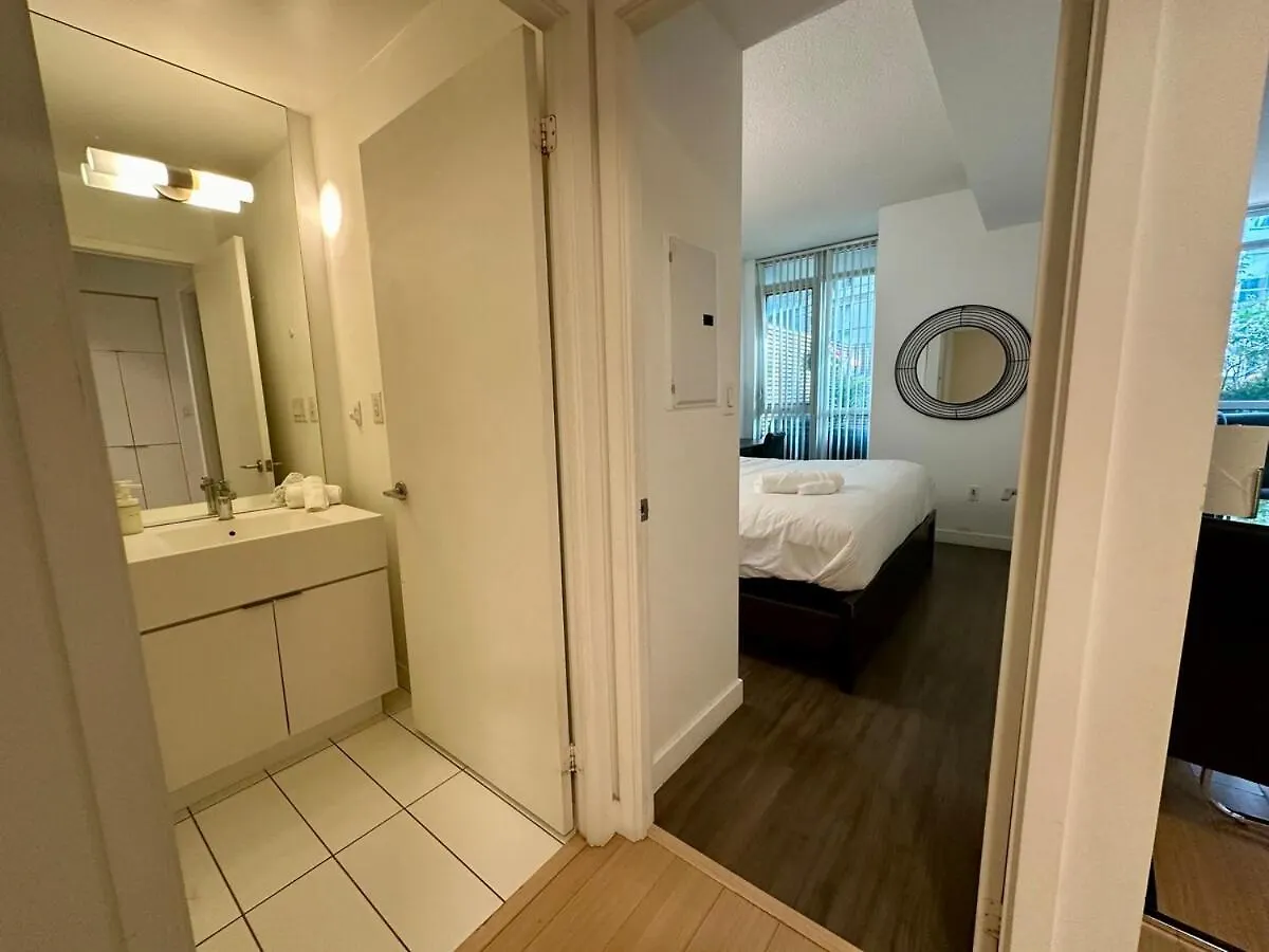 טורונטו Comfy 1Bdrm & Bunk Bed Plus Sofabed Plus Terrace & Parking דירה